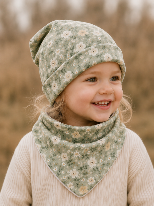 Handgefertigtes Salbeiblüte Dreieckstuch für Babys und Kleinkinder mit Blumenmotiv von AnTalin.