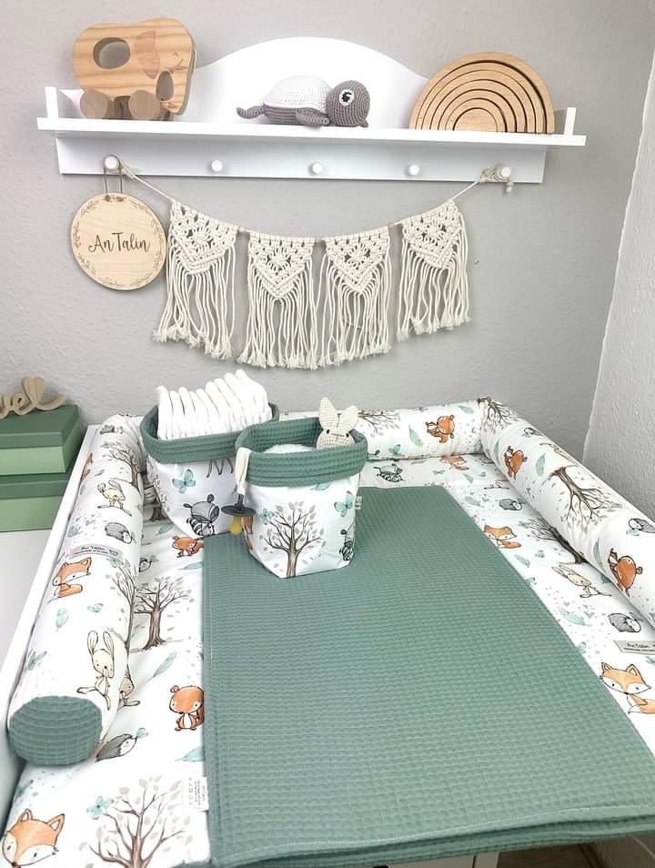Wickeltischumrandung Waldfreunde von AnTalin, weiche Polsterung mit Waldmotiven, ideal für Baby-Wickeltisch, farbenfrohes Design