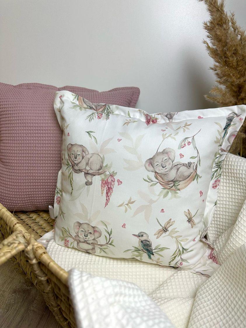 AnTalin Koala Dekokissen mit weicher Oberfläche und niedlichem Koala-Design, ideal für gemütliche Sitzgelegenheiten.