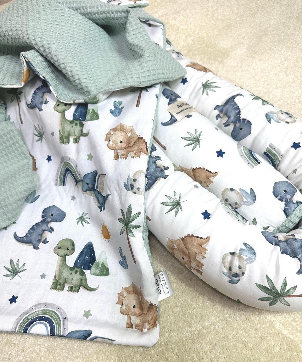 Kleine Dino-Wickeltischumrandung von AnTalin, weiche und sichere Schutzeinlage für Wickeltisch, buntes Dinos-Design