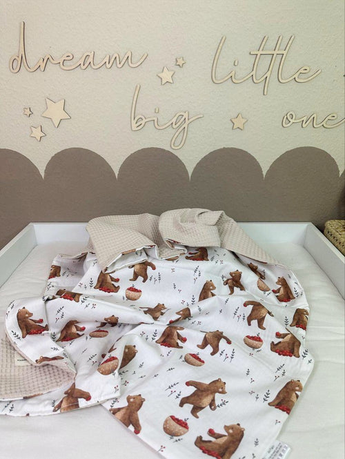 Weiche Babydecke Beery Bear Waffelpique von AnTalin, kuschelig und bequem, mit Waffelmuster für Neugeborene und Babys