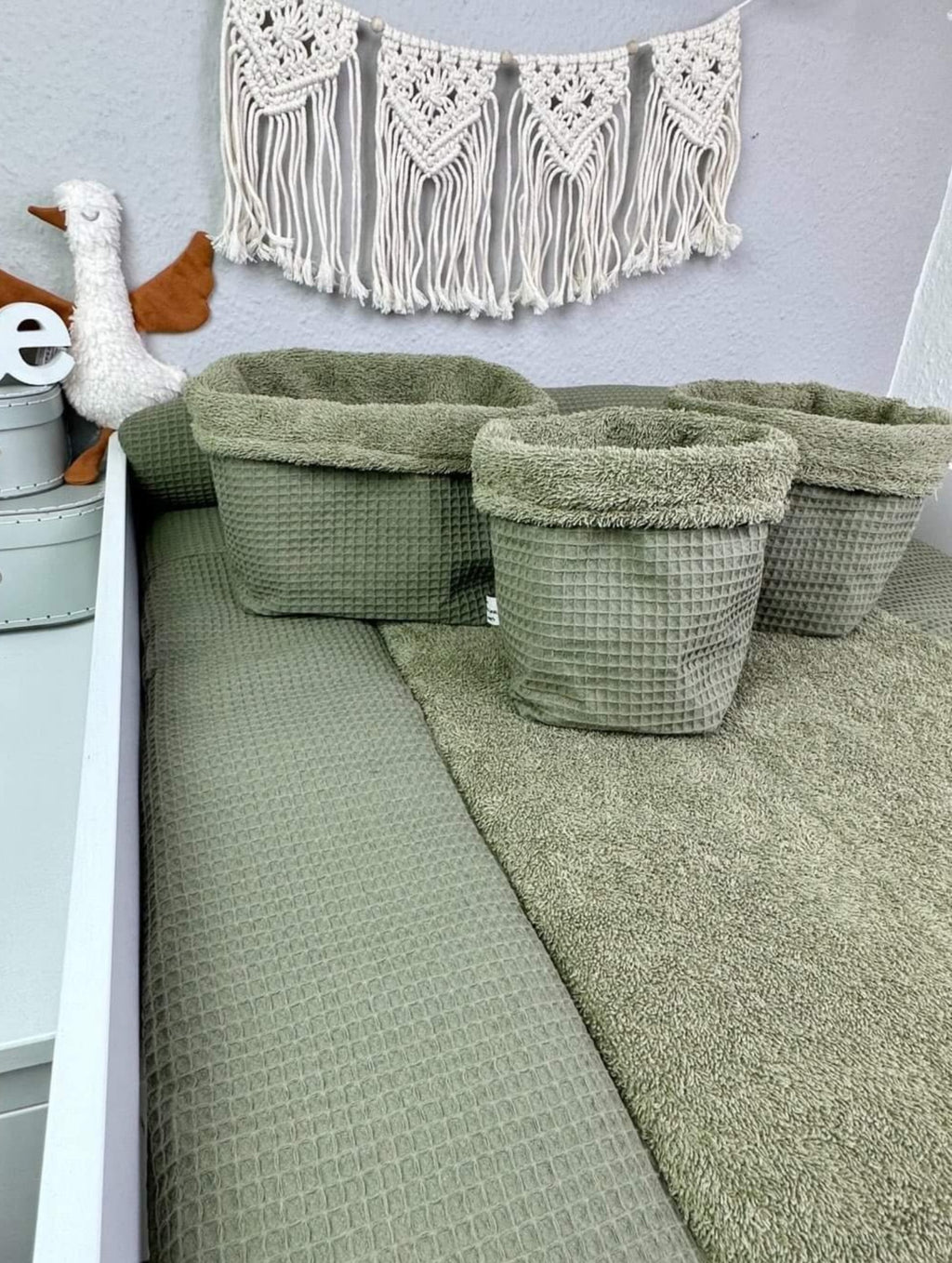 Wickelauflagen Set 5-tlg. aus Waffelpique und Frottee in Khaki, von AnTalin, zeigt weiche, kuschelige Babywickelunterlagen