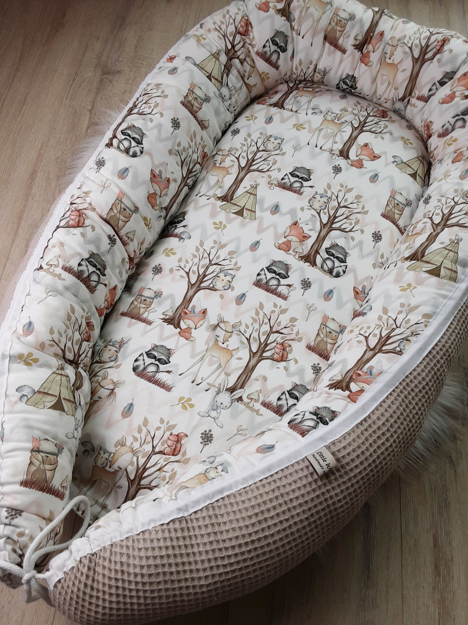 Nestchen Waldtiere für Baby und Kleinkinder von AnTalin, weiche Stoffe mit niedlichen Tiermotiven, ideal für Kinderbetten.