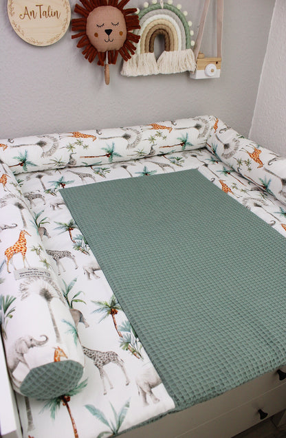 Wickelauflagen Set 5-tlg. Safari von AnTalin mit bunten Safari-Motiven, weiche Oberfläche, ideal für Babys und Wickelplatz.