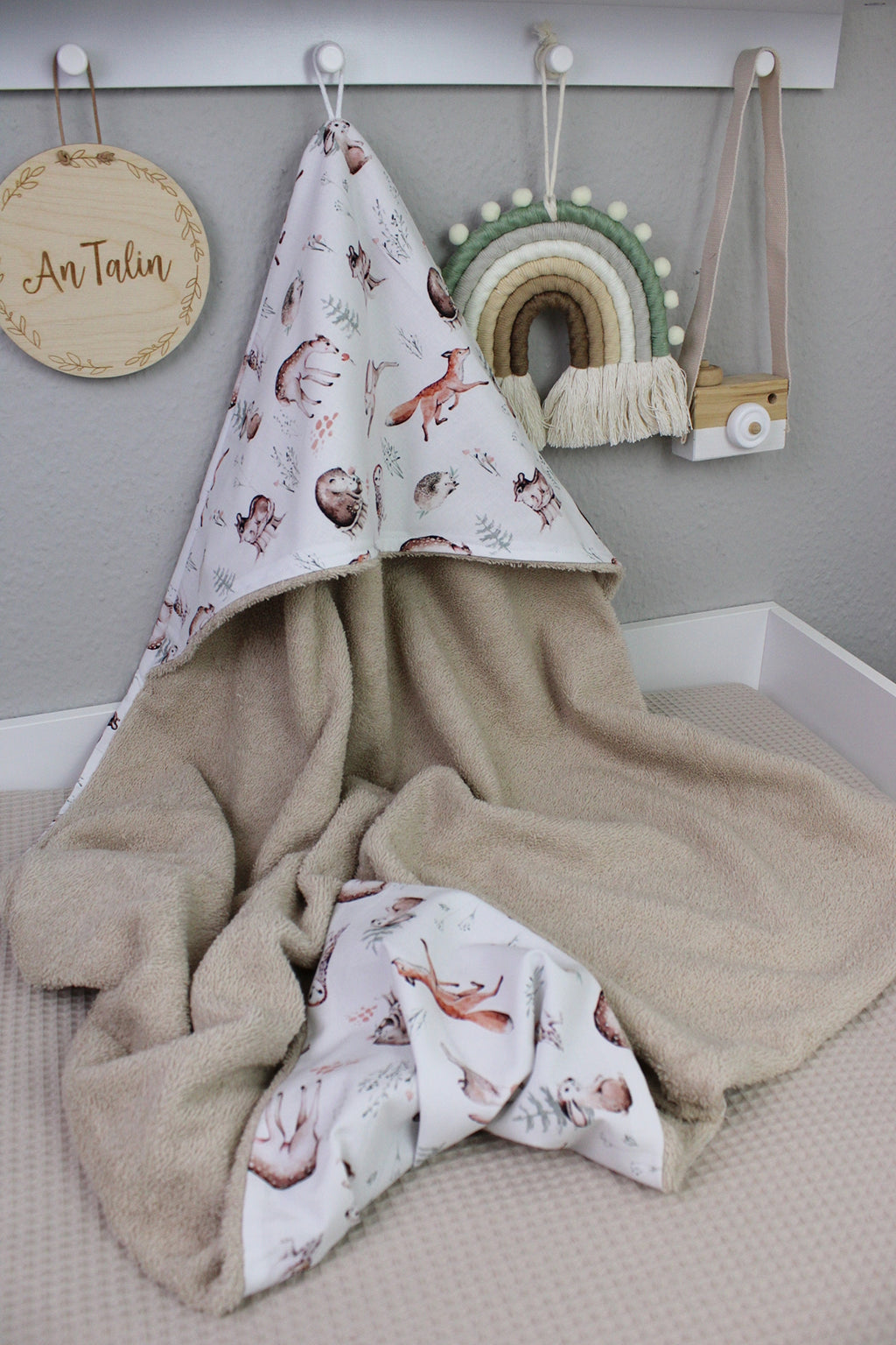 Kapuzentuch mit Tiermotiven aus Frotteestoff von AnTalin, weiches Handtuch für Kinder mit bunten Tierdesigns