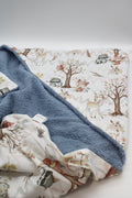 Weiches Kaputzenhandtuch mit Waldtiere-Motiv aus Frotteestoff von AnTalin, zeigt niedliche Tierdesigns und kuschelige Textur.