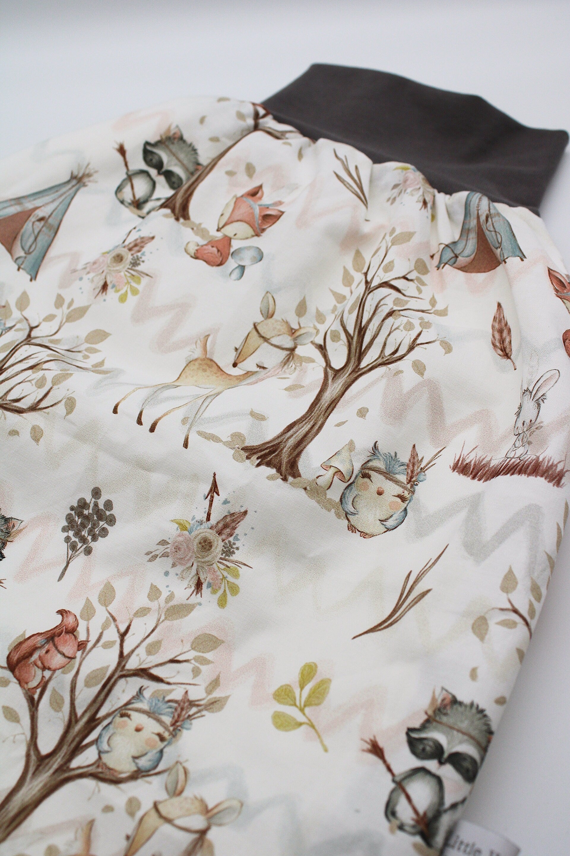 Weicher AnTalin Strampelsack mit Waldtiere-Design, ideal als Schlafsack und Pucksack für Babys, mit Tiermotiven und angenehmer Textur